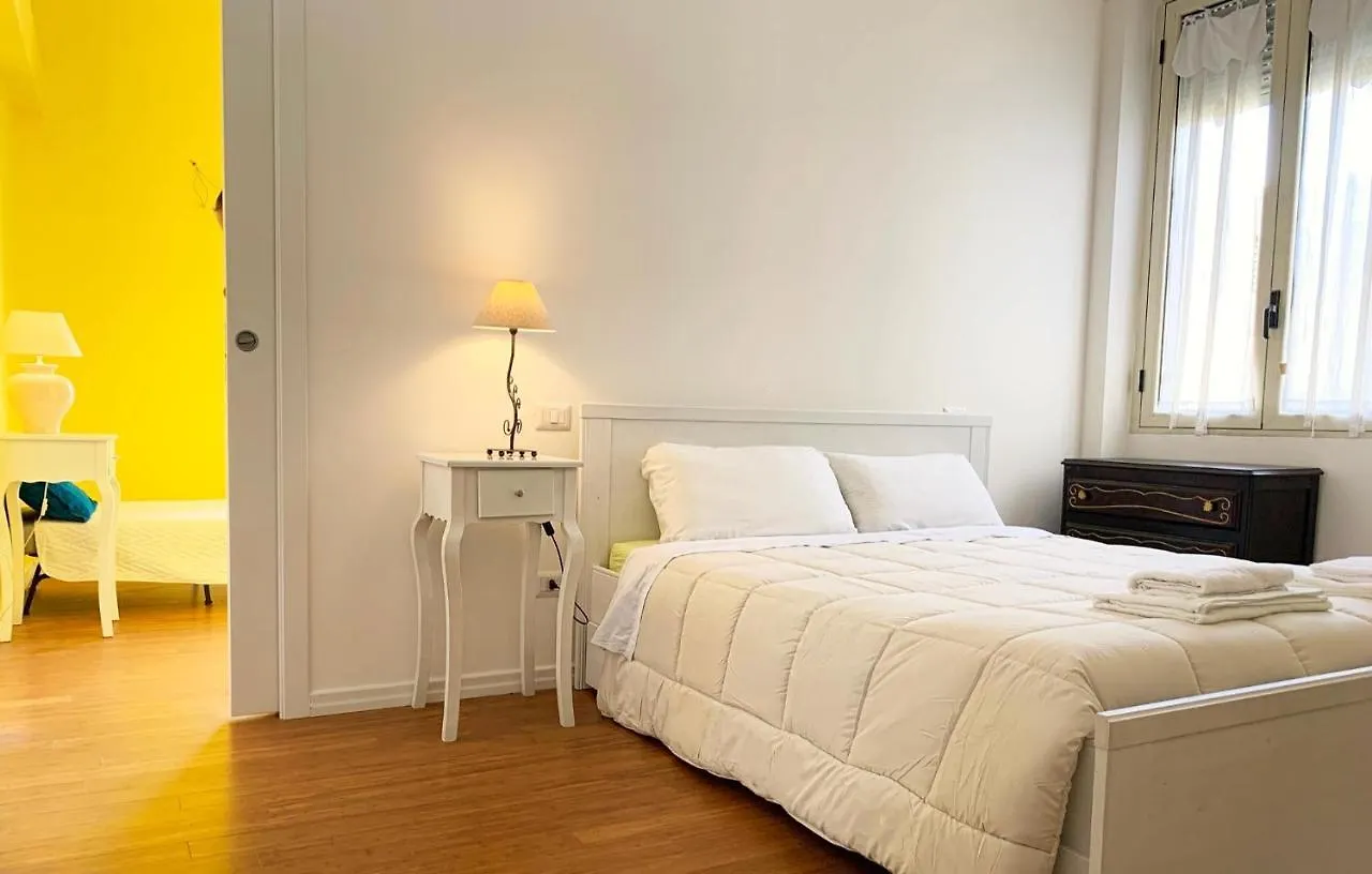 Alba Rooms Cagliari Konukevi