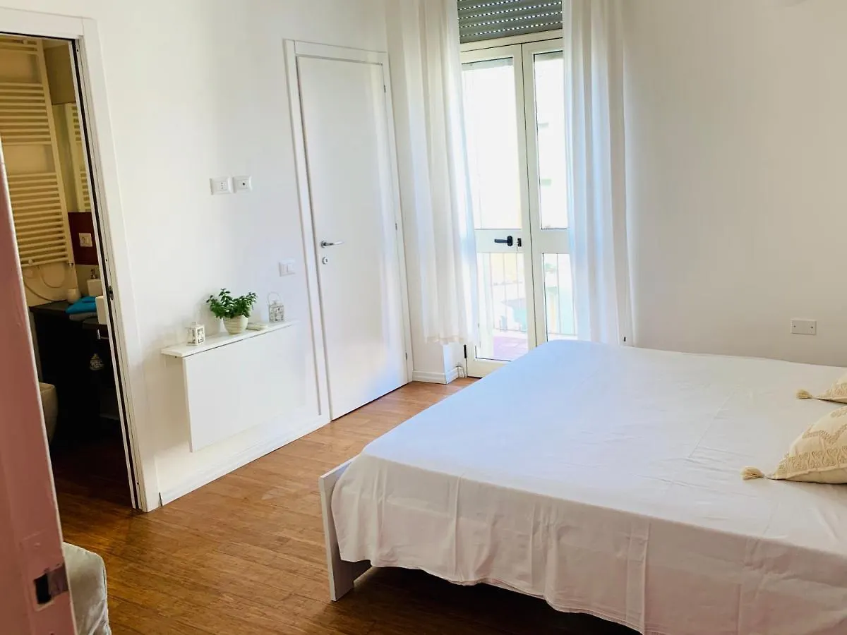 Alba Rooms Cagliari 0*,